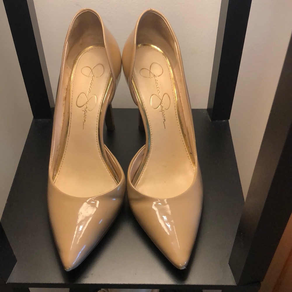 Jessica Simpson feminine classic high heels pump.